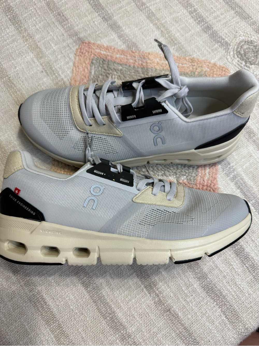On Cloud Cloudrift Sneakers - Grey athletic comfy shoes